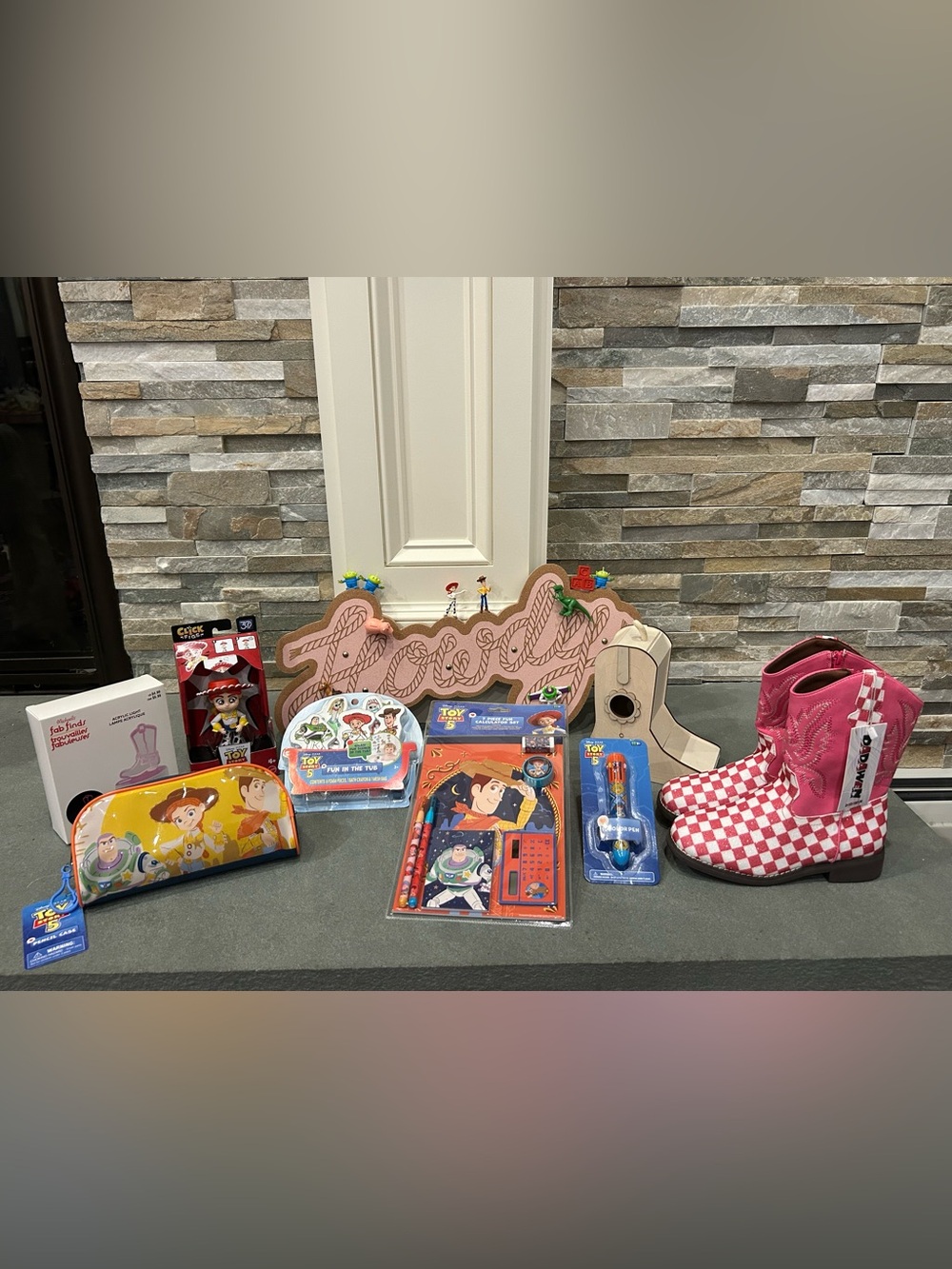 Toy Story 5 Cowgirl Bundle-Howdy Sign w/ Characters,Cowgirl Boots&Movie Toys